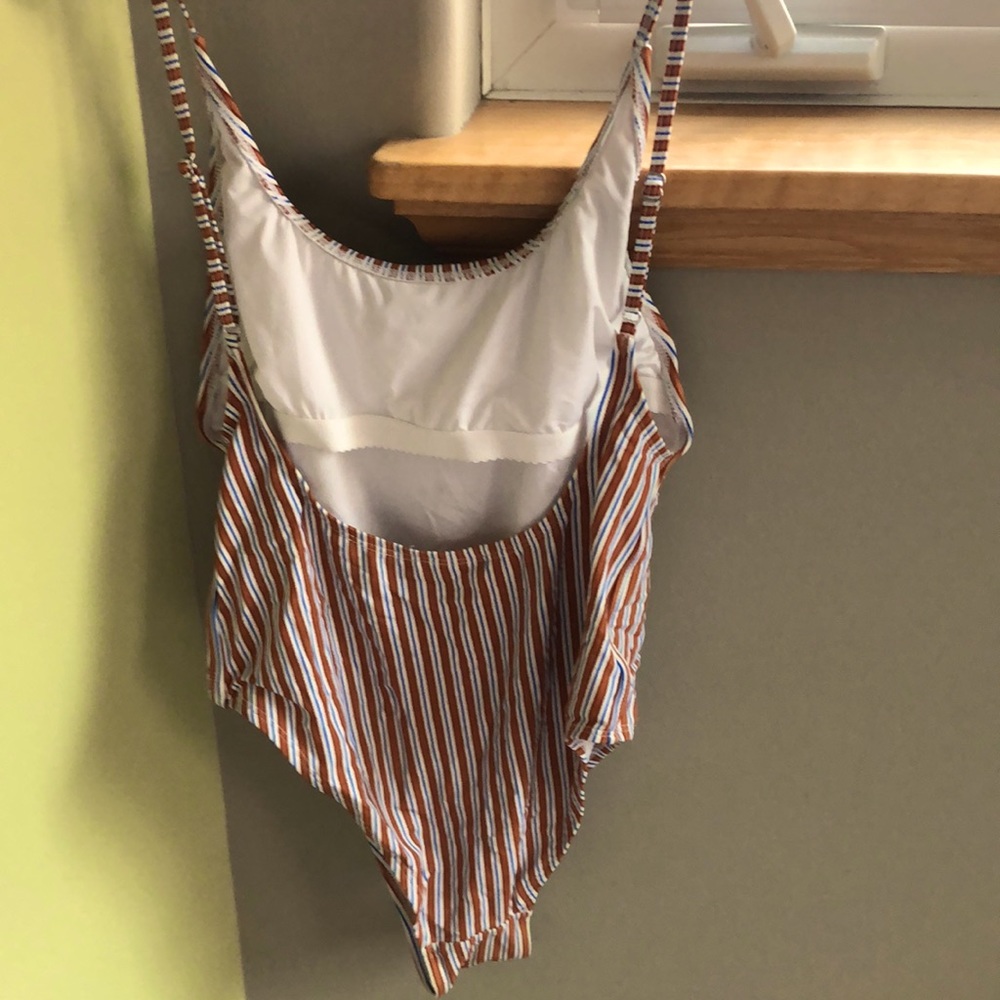 Bikinis - Picture 6 of 6
